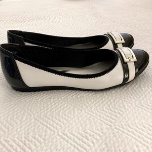 Anne Klein Sport - Azzara flat shoes - BlackWhite Women 7 1/2. Gently used